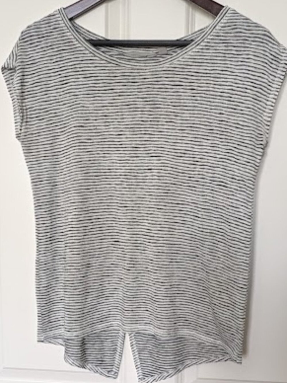 Athleta short sleeve tee - open/tie back - size small